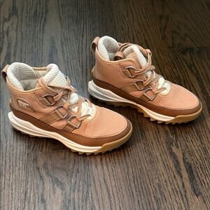 Sorel women’s boots- size 8